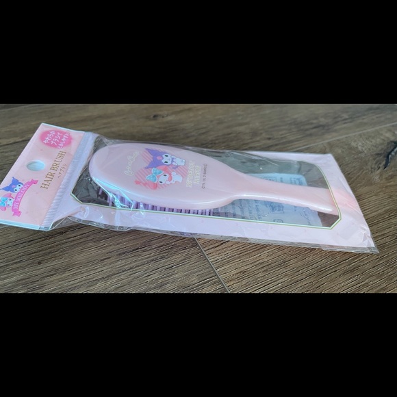 KUROMI & MY MELODY-NWT Hair Brush - Picture 3 of 11